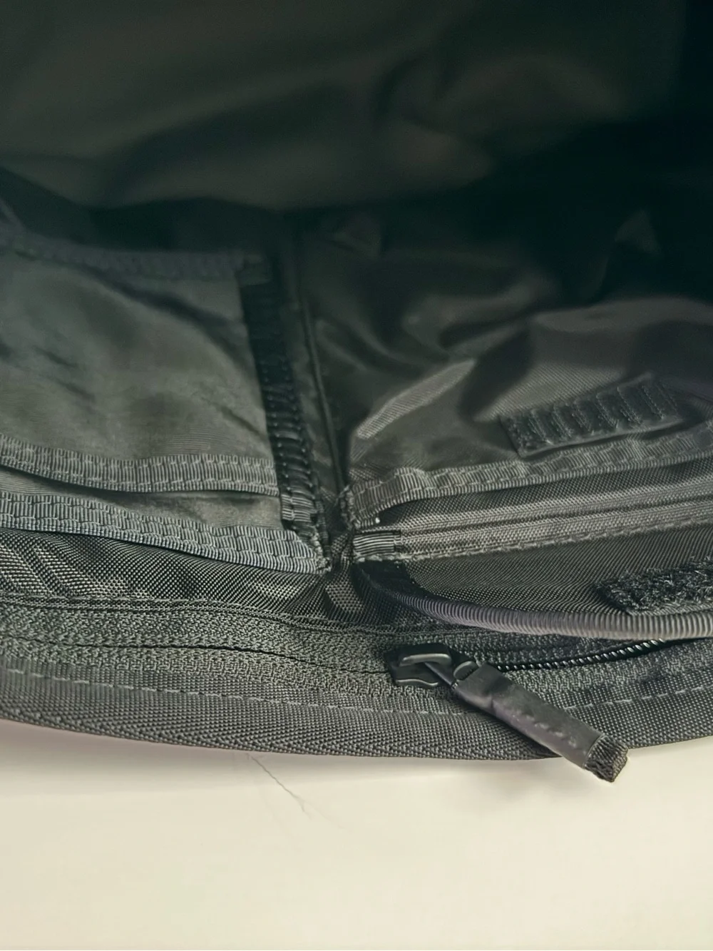TIMBUK2 Messenger Bag Black & White Herringbone & Black NWOT- RARE